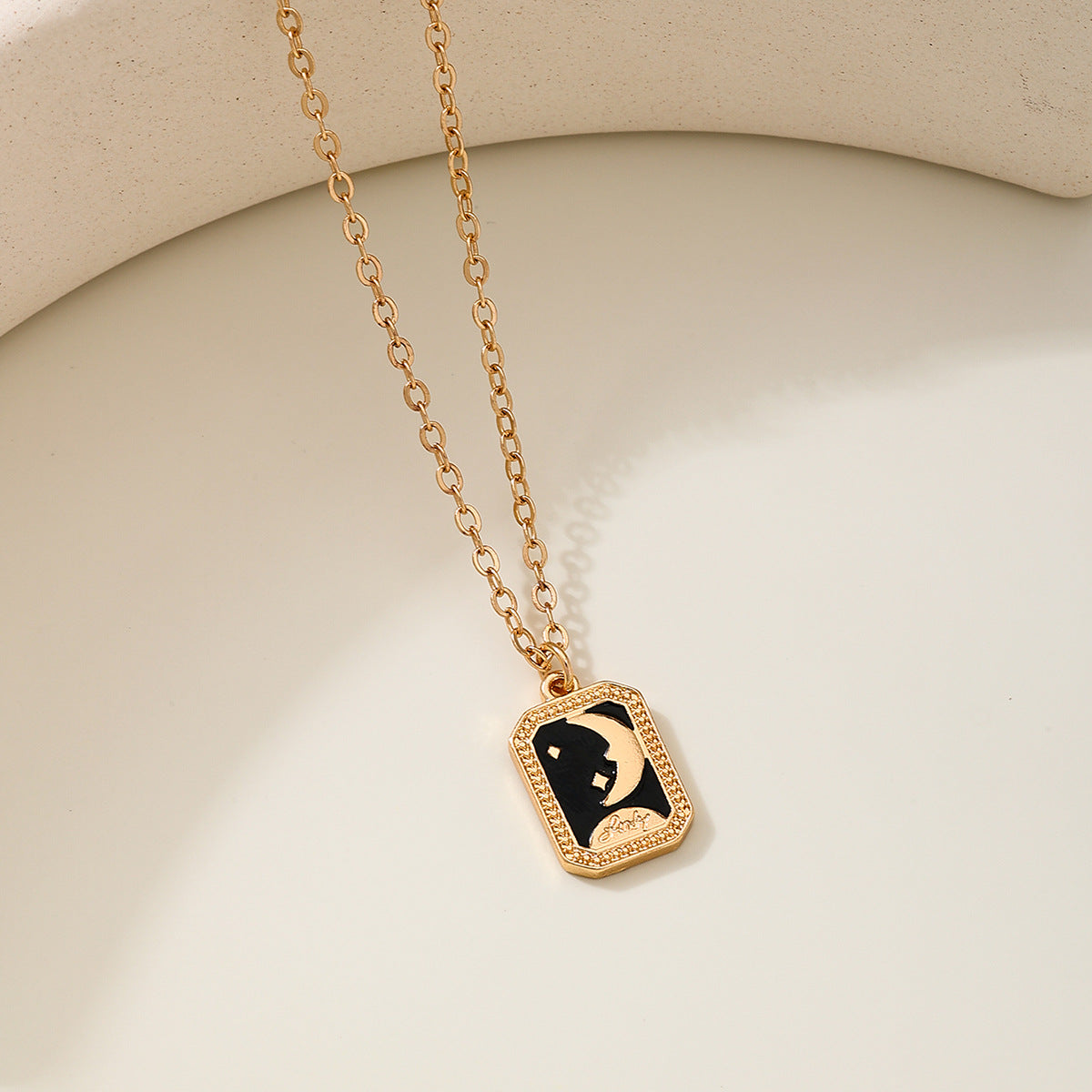 SILUEEN™- Cameo Necklace